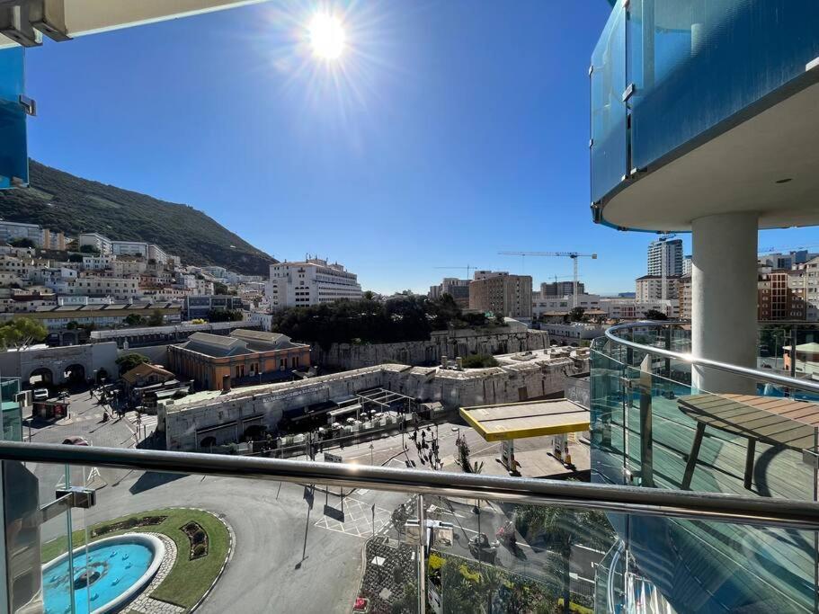 Gibraltar Luxury With Rooftop Pools & Views 外观 照片